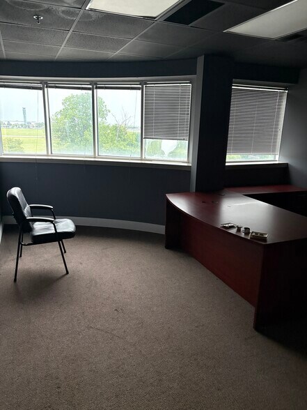 More Photos Of 303 Corporate Center Dr, Vandalia Office For Lease
