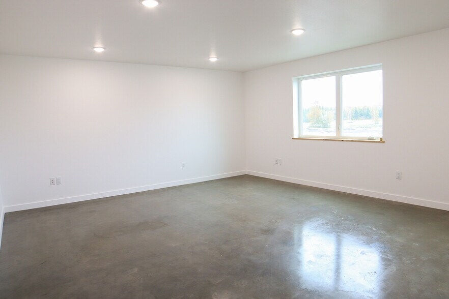 More Photos Of 2371 Dewitt Dr, North Pole Warehouse For Sale