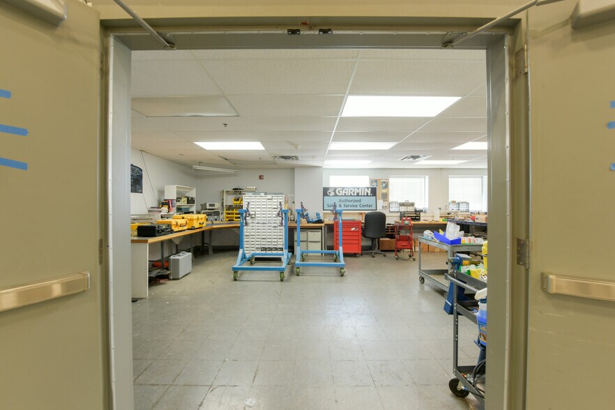More Photos Of 211 Tuskegee Rd, Syracuse Airplane Hangar For Lease