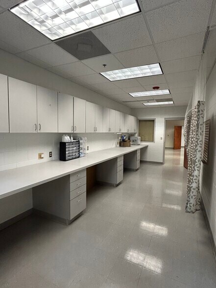 More Photos Of 8012 Tower Point Dr, Charlotte Light Distribution For Lease