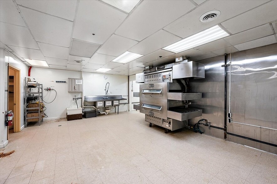 More Photos Of 4084 Huron St, North Branch Restaurant For Sale