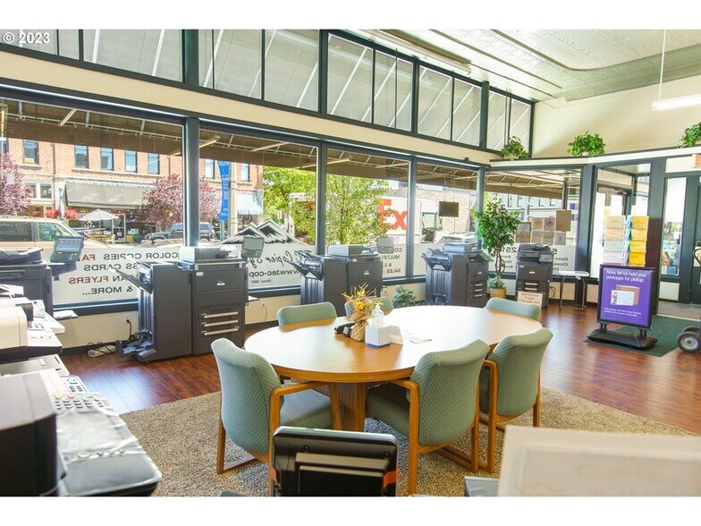 More Photos Of 2021 Main St, Baker City Flex For Sale