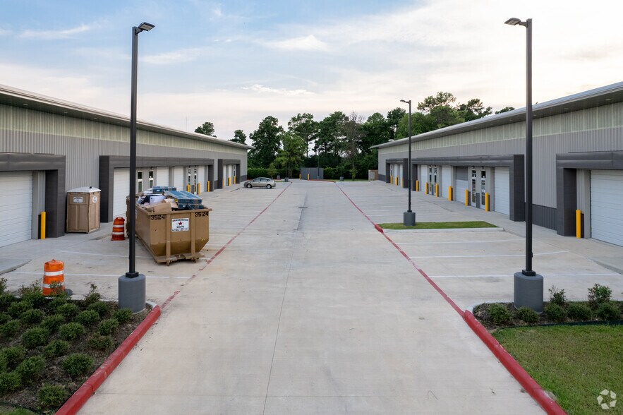 More Photos Of 12155 Cutten Rd, Houston Warehouse For Lease
