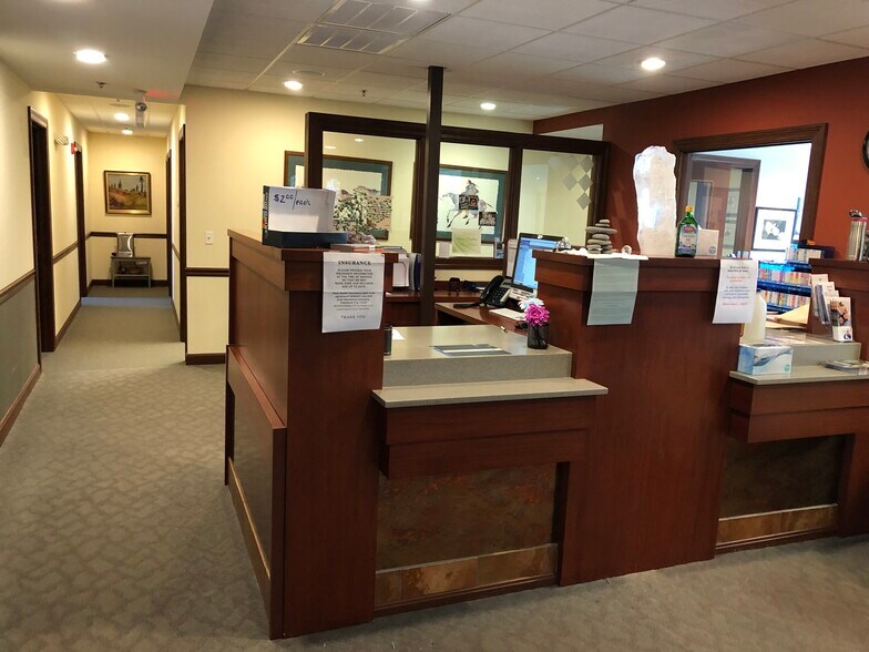 More Photos Of 1650 E Main St, St Charles Medical For Lease