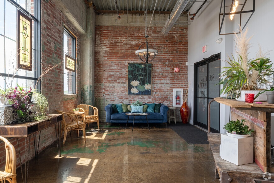 More Photos Of 166 Chandler St, Buffalo Apartments For Lease