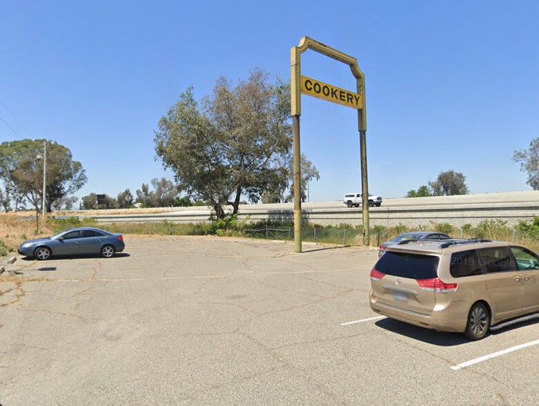 More Photos Of 2050 - 2060 W 16th St, Merced Restaurant For Sale