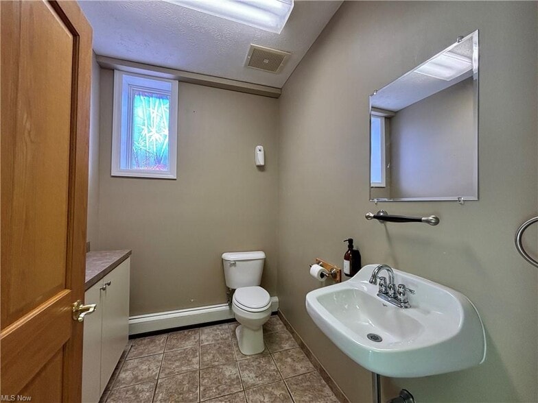 More Photos Of 3312 Lake Ave, Ashtabula Office For Sale