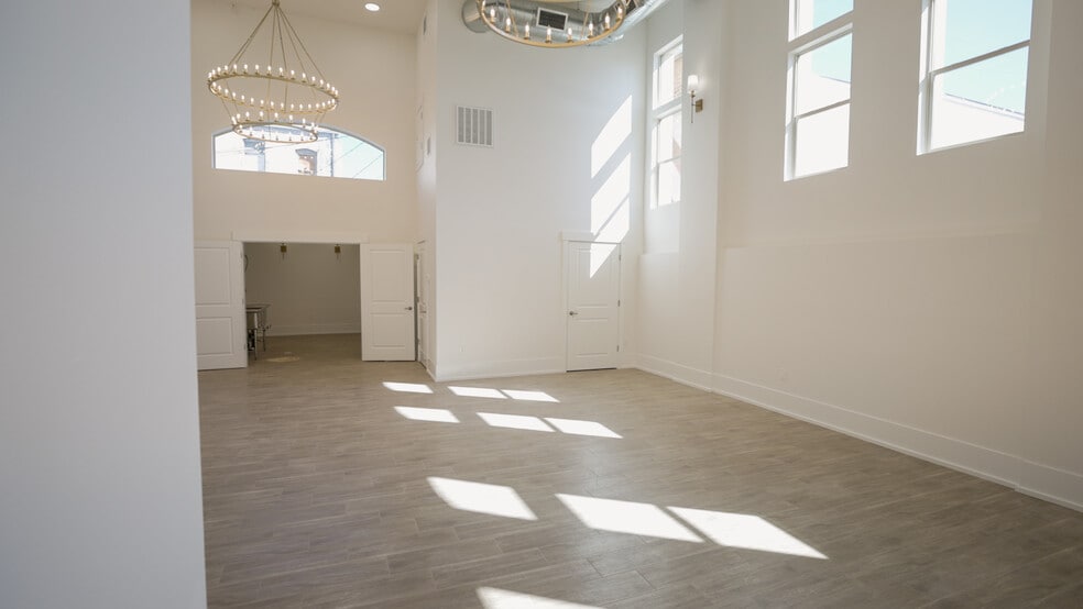 More Photos Of 550 N 1st St, Woodburn Office For Sale