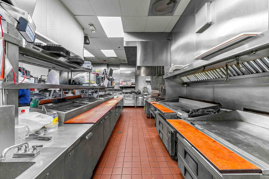 More Photos Of 4924 Rochester Rd, Troy Restaurant For Sale