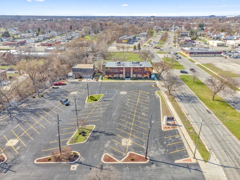 More Photos Of 25050 Outer Dr, Lincoln Park Office For Lease