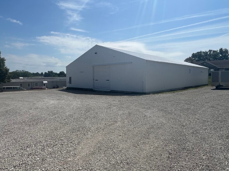 Primary Photo Of 107 Vermeer Rd, Pella Industrial For Lease