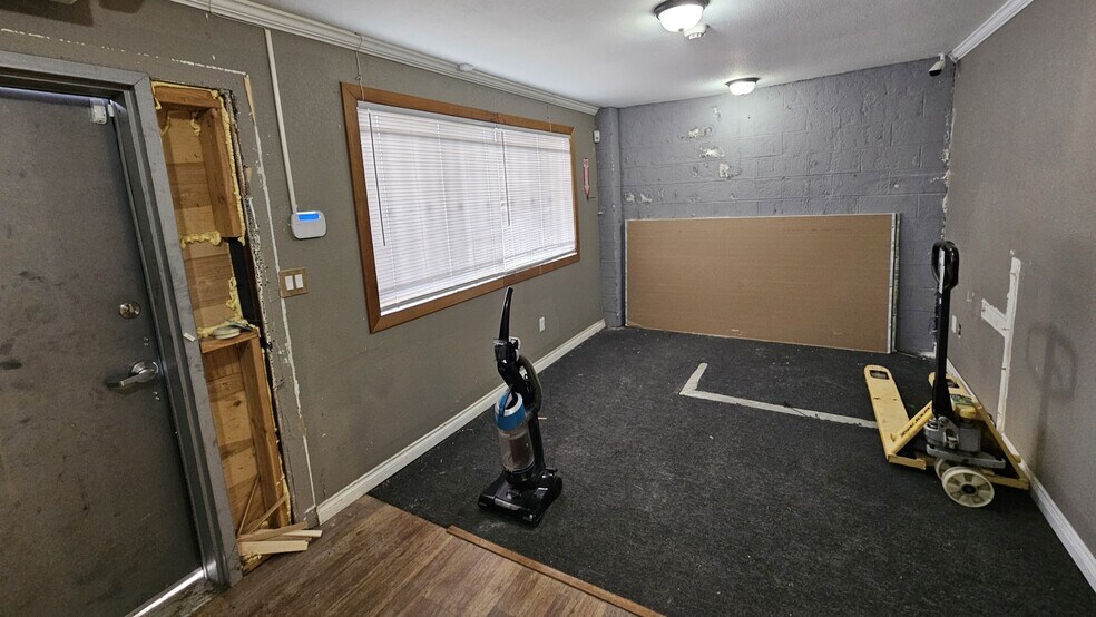 More Photos Of 551 14th Ave, Longview Freestanding For Sale