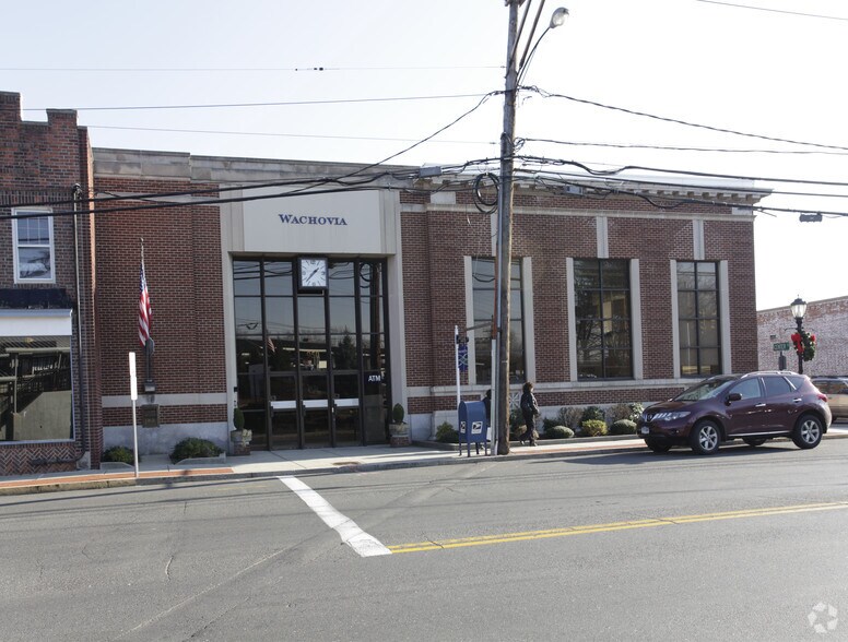 More Photos Of 950 Post Rd, Darien Bank For Sale