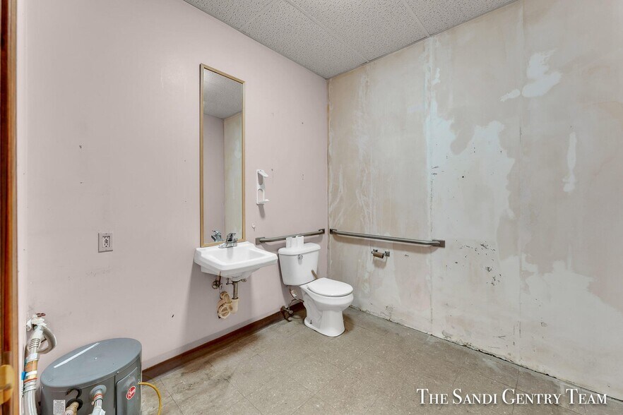 More Photos Of 1343 Whitehall Rd, Muskegon Medical For Sale