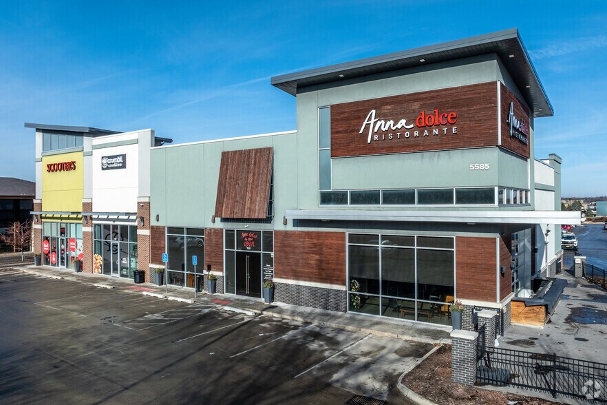 Primary Photo Of 5585 Mills Civic Pky, West Des Moines Restaurant For Lease
