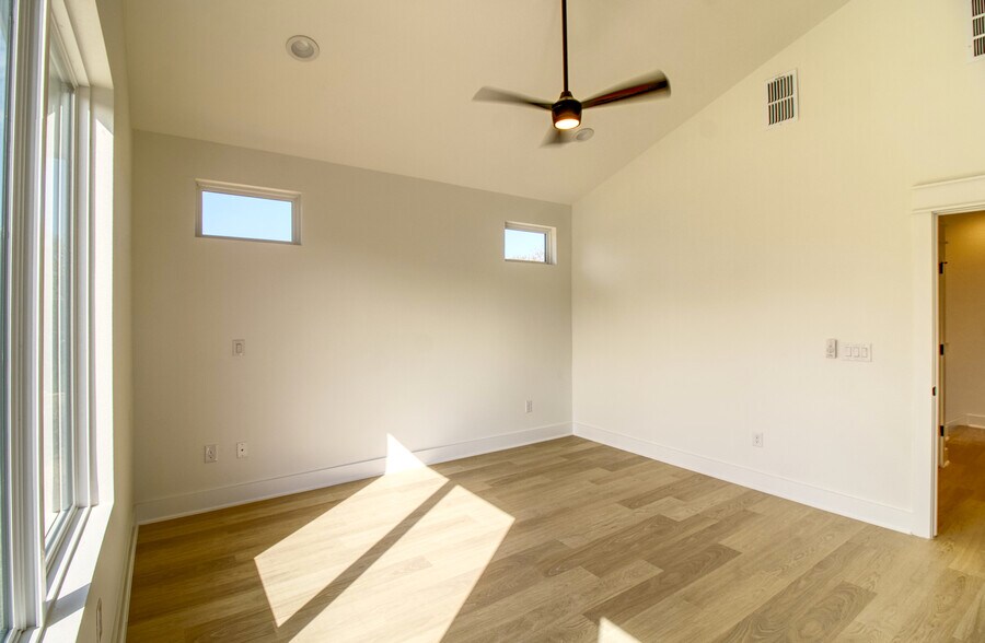 More Photos Of 2608 Bristol Dr, Austin Multifamily For Sale