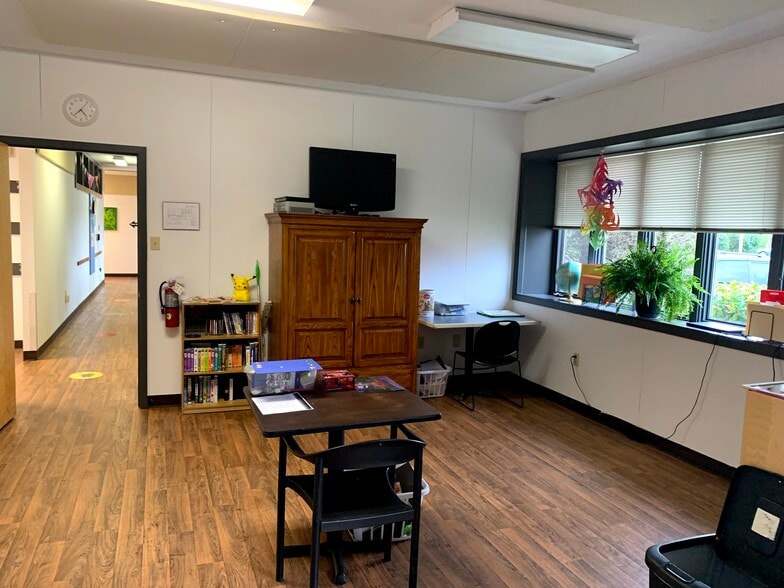More Photos Of 930-936 Lenape Dr, New Britain Office For Sale