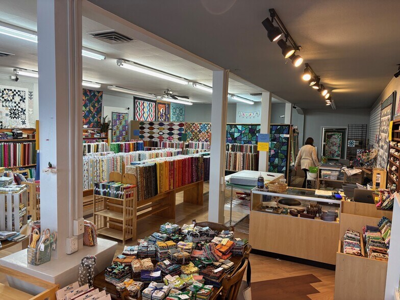 More Photos Of 1233 Main St, Philomath Storefront For Sale