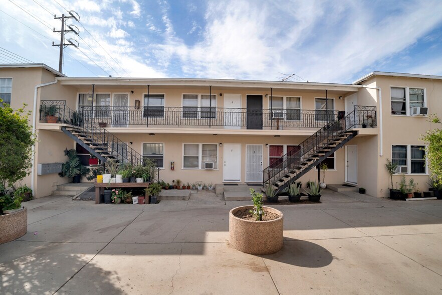 More Photos Of 17007-17013 Vanowen St, Van Nuys Apartments For Sale