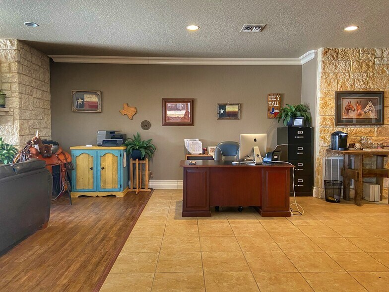 More Photos Of 3999 Hwy 16 South, Bandera Freestanding For Sale