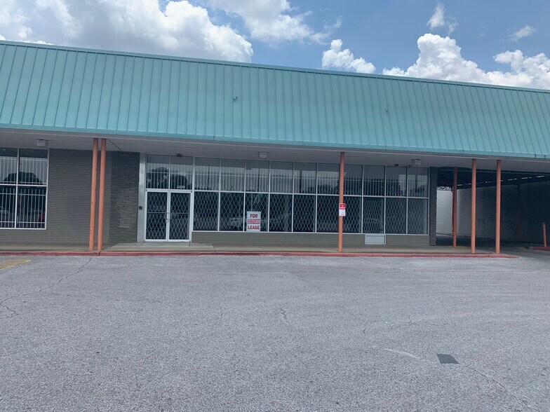 More Photos Of 3210 Avenue A, Beaumont Storefront For Sale