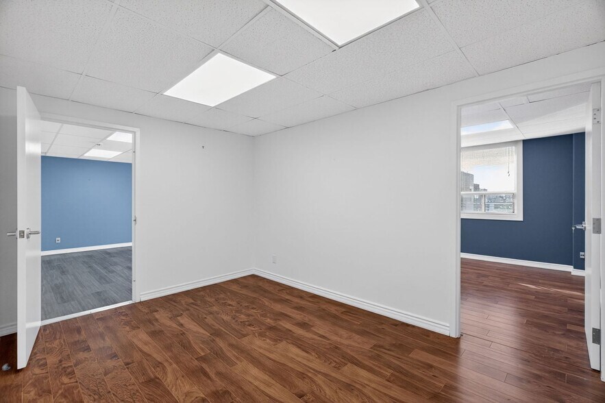 More Photos Of 256-260 Church St, Oakville Storefront Retail Office For Lease
