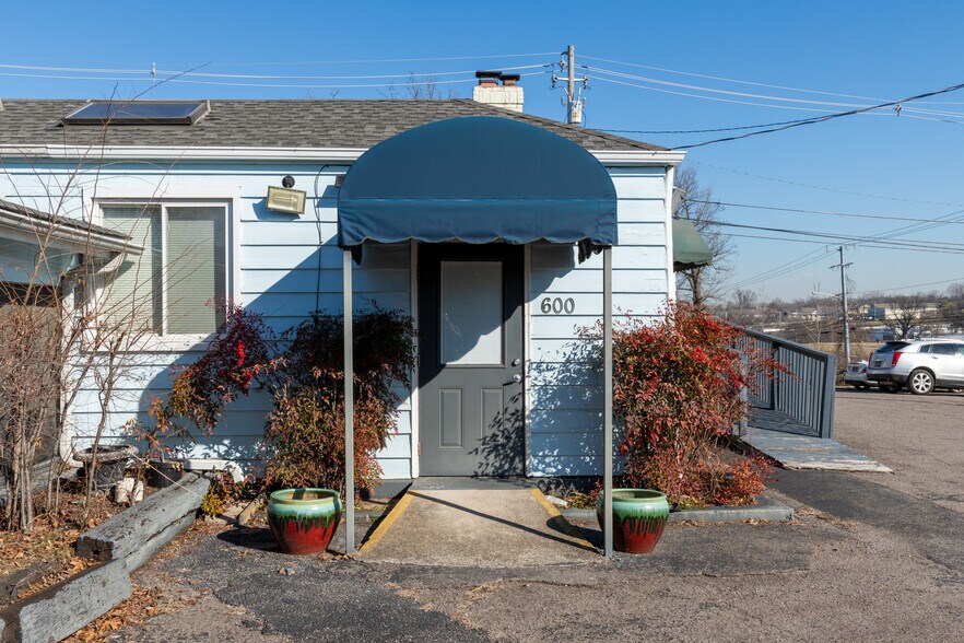 More Photos Of 2799 Bransford Ave, Nashville Office For Sale