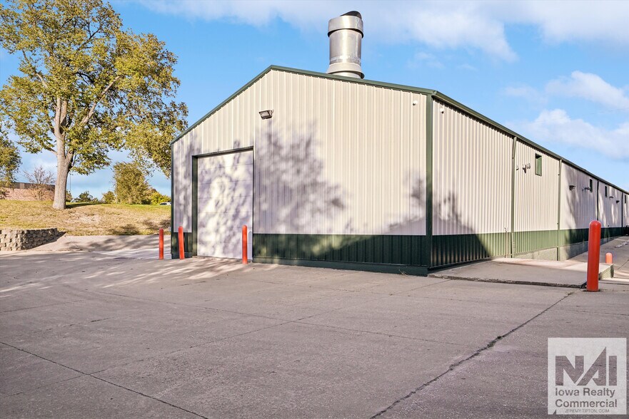 More Photos Of 1402 SW 18th St, Cedar Rapids Warehouse For Sale