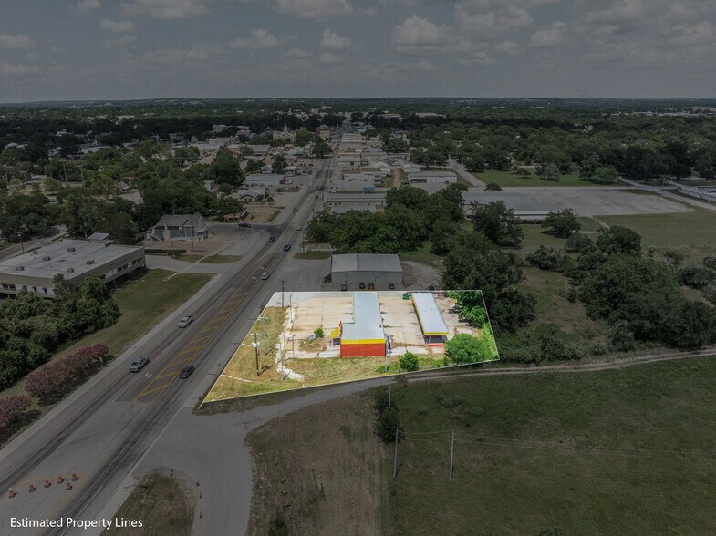 More Photos Of 621 W Travis St, La Grange Carwash For Sale