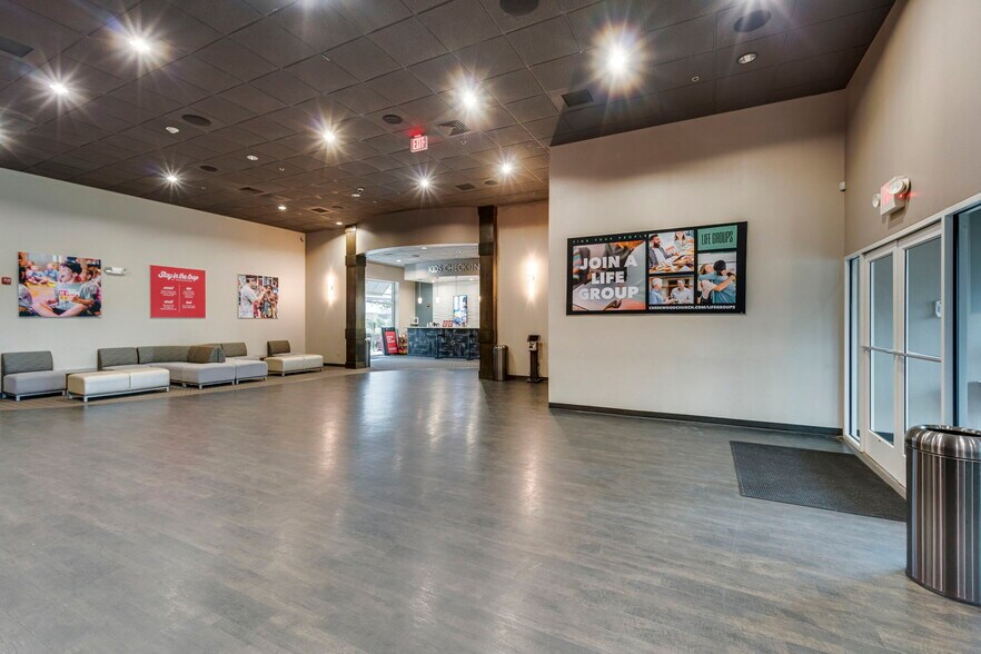 More Photos Of 260 N Miller Rd, Mansfield Religious Facility For Sale
