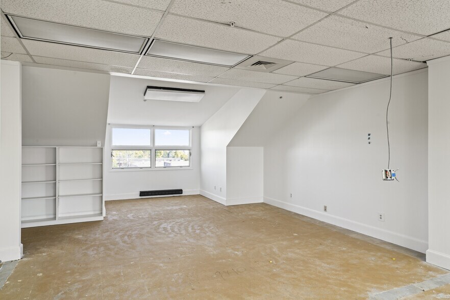 More Photos Of 602 S King St, Leesburg Medical For Sale