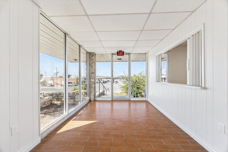 More Photos Of 5423 Jackwood Dr, San Antonio Warehouse For Lease