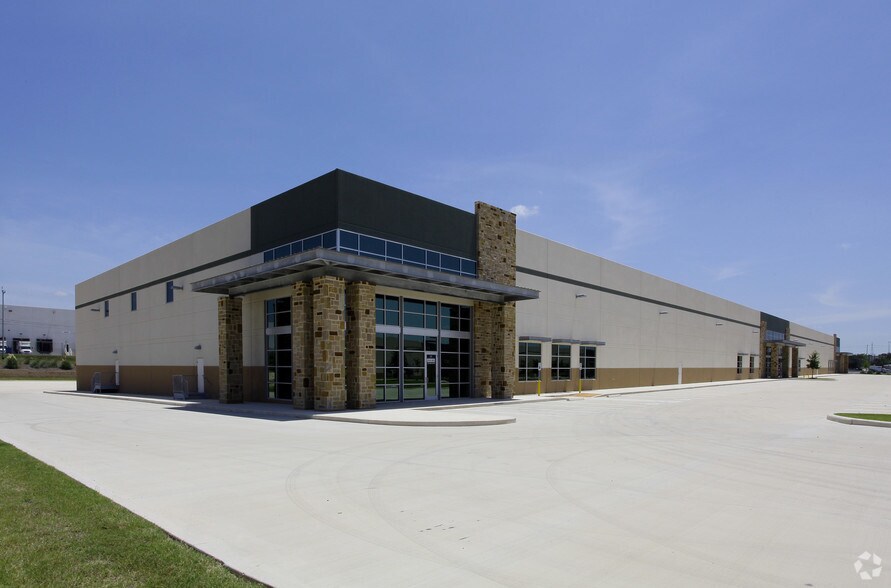 More Photos Of 5500 Mid Cities, Schertz Warehouse For Lease