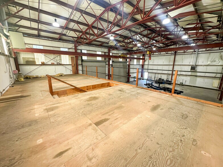 More Photos Of 1577 Beltline Rd, Redding Warehouse For Lease