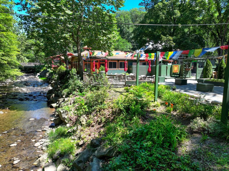 More Photos Of 279 Tinker St, Woodstock Theater Concert Hall For Sale