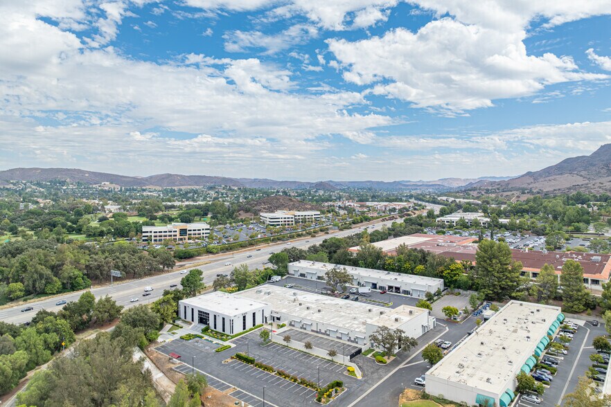 More Photos Of 5388 N Sterling Center Dr, Westlake Village Showroom For Sale