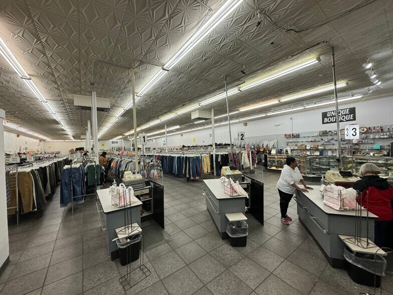 More Photos Of 1912-1916 W Main St, Richmond Freestanding For Sale