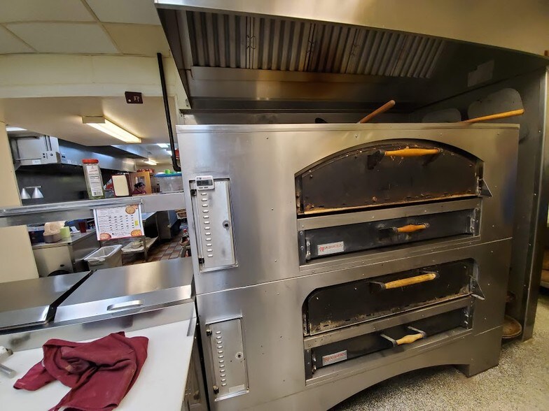 More Photos Of 407 S Mill St, Rushford Restaurant For Sale