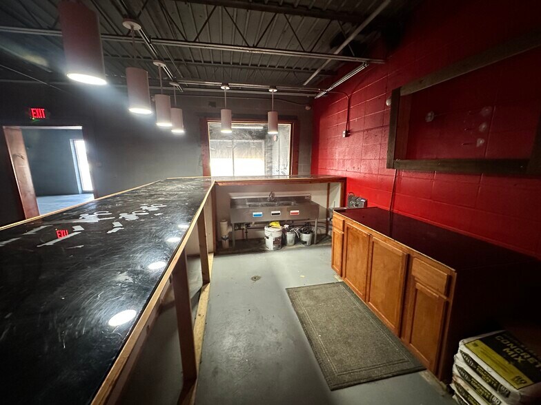 More Photos Of 2493 Broad Ave, Memphis Warehouse For Sale