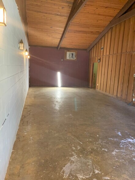 More Photos Of 8804 Warsaw Road 85, Aliceville Loft Creative Space For Sale