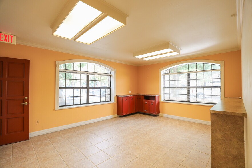 More Photos Of 305 SE 2nd Ave, Gainesville Office For Lease