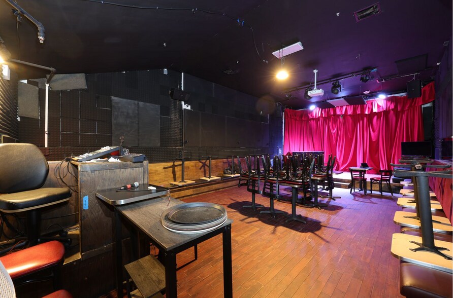 More Photos Of 212 E 52nd St, New York Storefront Retail Office For Lease