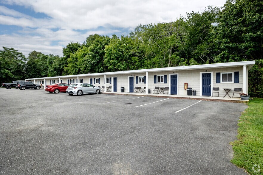 More Photos Of 1399 Main Road, Riverhead Hotel For Sale