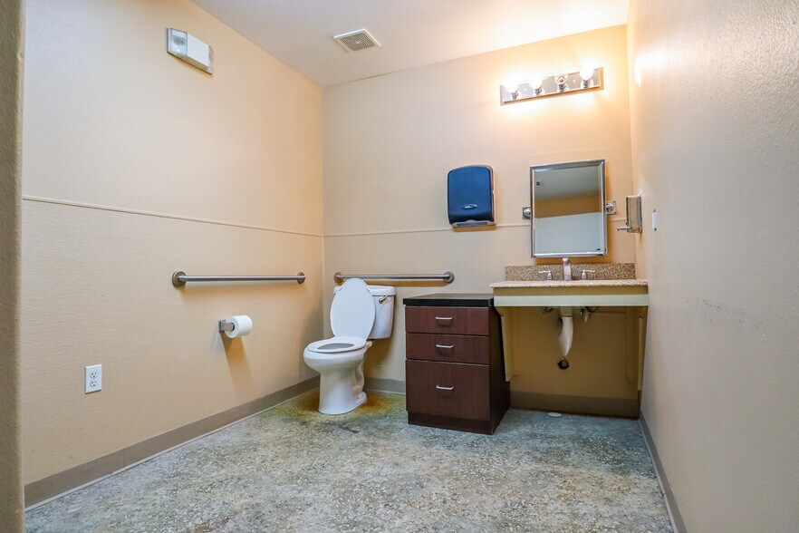 More Photos Of 6640 S Tenaya Way, Las Vegas Light Distribution For Lease