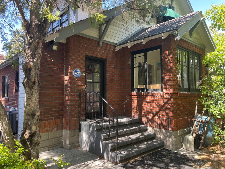 More Photos Of 31 Keystone Ave, Reno Office For Lease