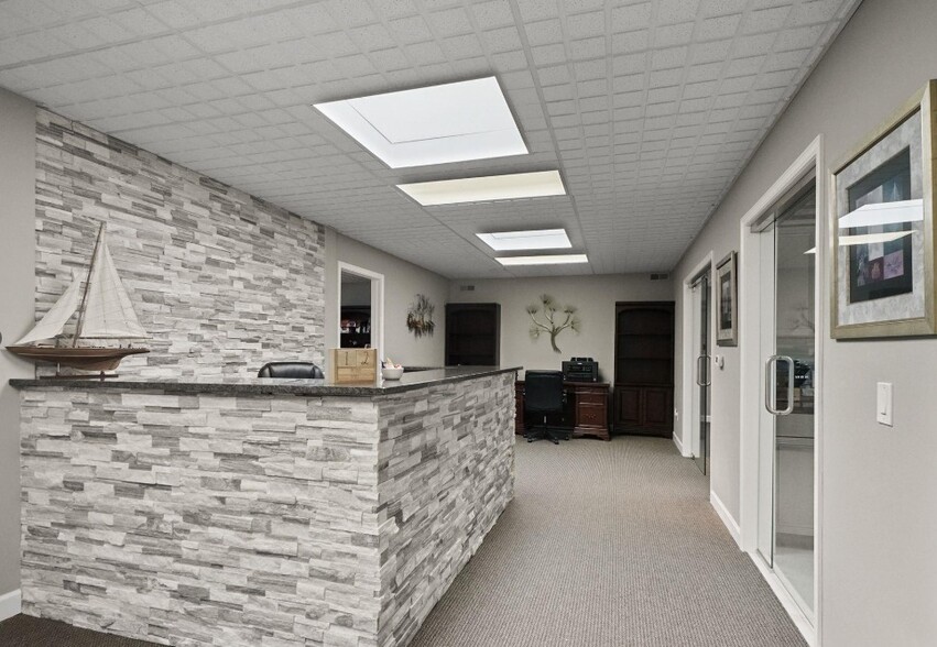 More Photos Of 33604 Grand River Ave, Farmington Office For Sale