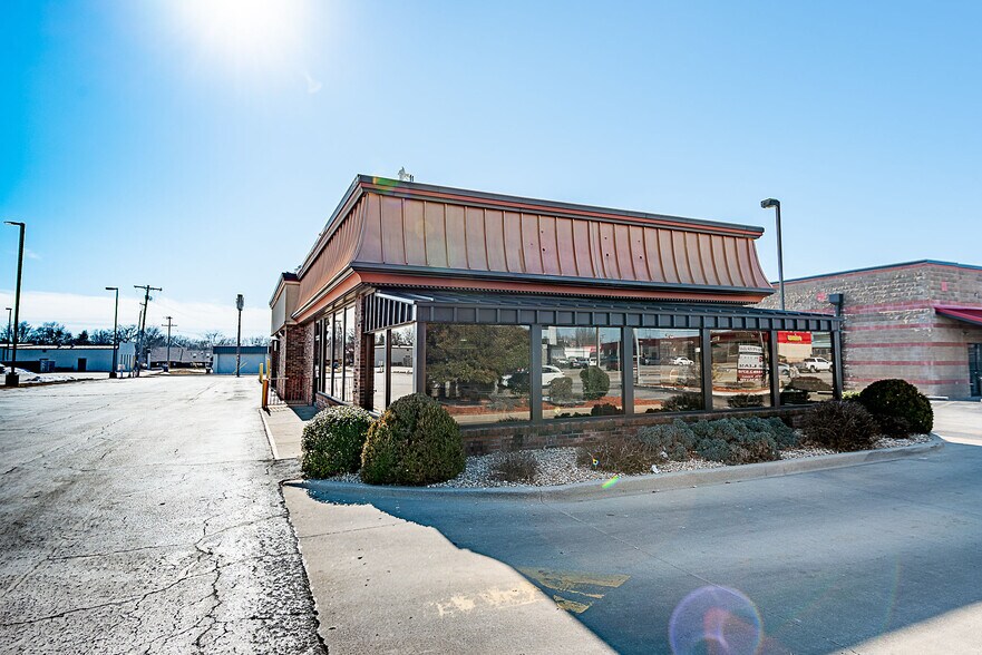 More Photos Of 1272 E Battlefield St, Springfield Restaurant For Lease