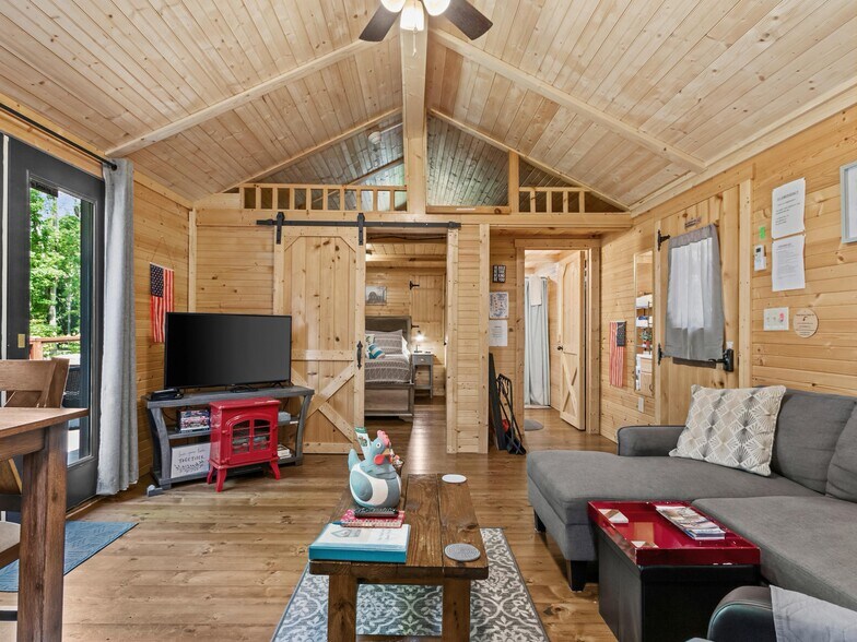 More Photos Of 127 Deer Hill Ln, Weaverville Specialty For Sale