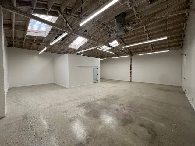 More Photos Of 9520 W Jefferson Blvd, Culver City Loft Creative Space For Lease