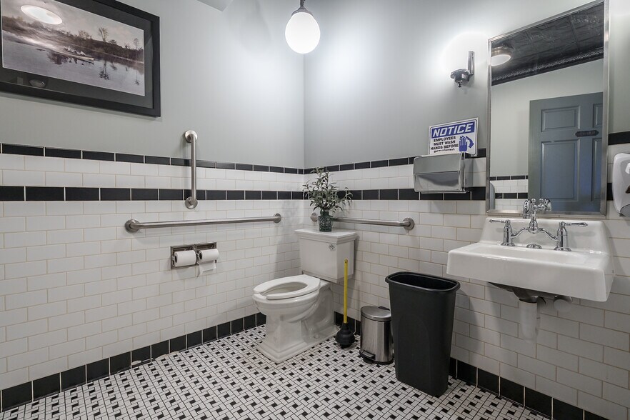 More Photos Of 113 N Farmer St, Otsego Bar For Sale